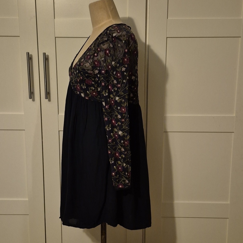 American Eagle Outfitters Black Floral Embroidered Long Sleeve Dress Sz Medium - Picture 4 of 7